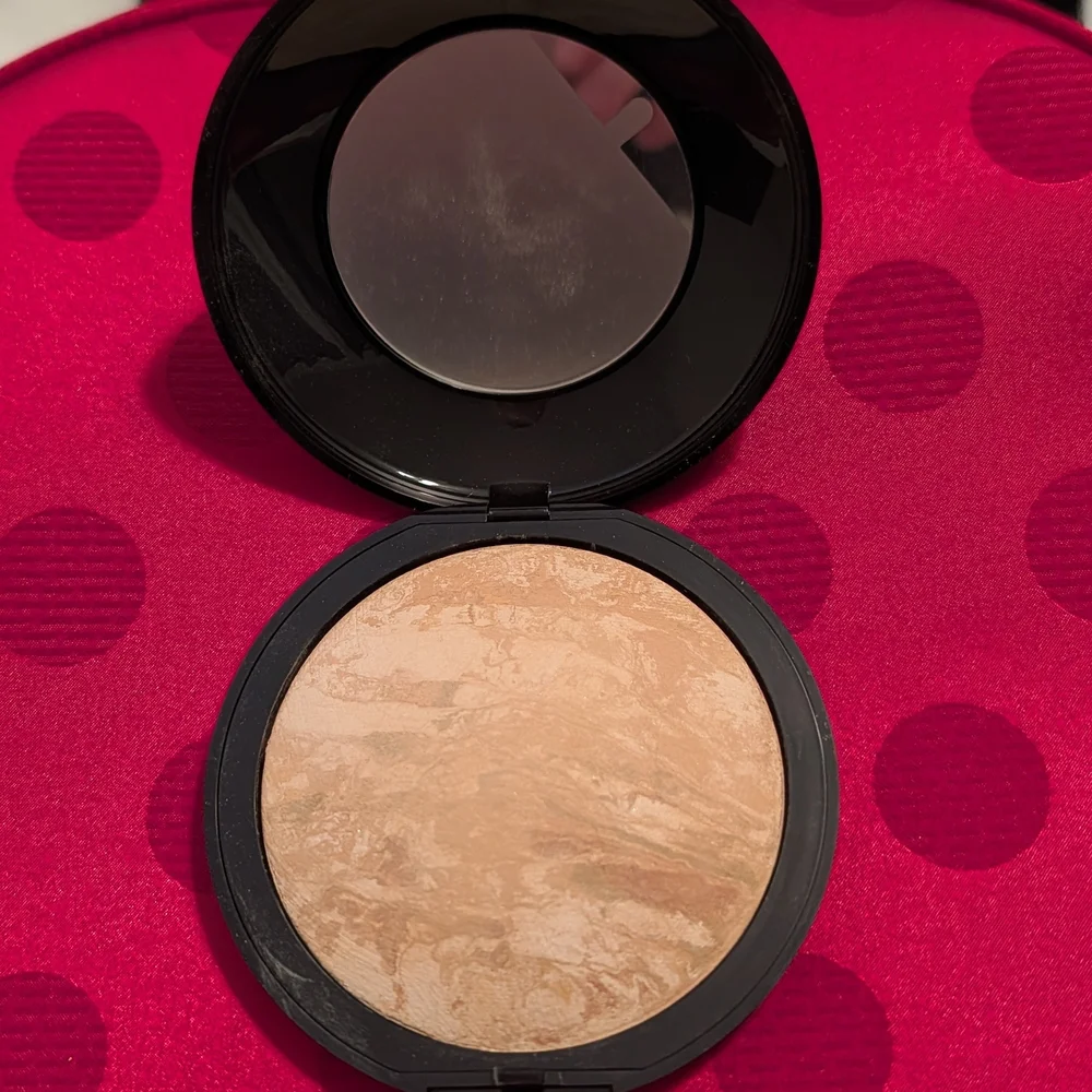 Light Balance-n-Brighten Baked Foundation Laura Geller Jumbo Size Foundation 🆕